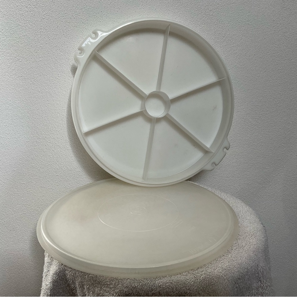 Tupperware White Party Susan Divided Serving Tray With Lid Hosting Veggie Fruit